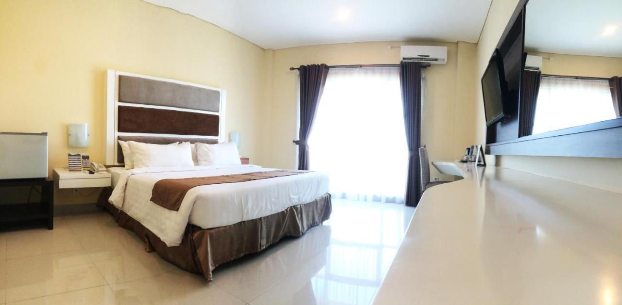 Hotel President Executive Club Cikarang Exterior foto